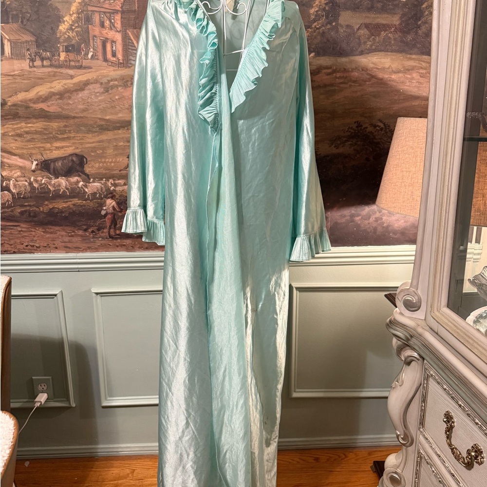 Vintage Light Aqua Ruffle-Trim Women's Robe FLAWED - Sleepwear - Picture 2 of 11